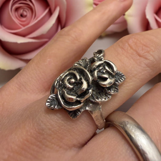 Anello in argento con rosa