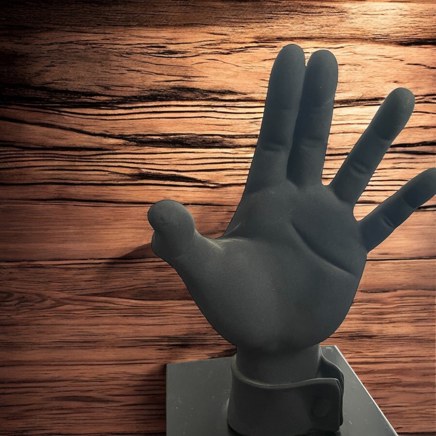 Coppia sculture mani Antartidee design, firmate, 1991