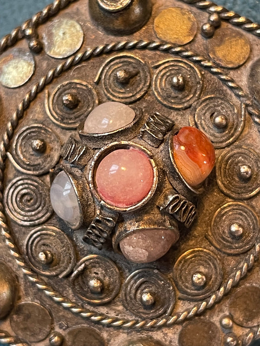 Scatolina esagonale porta amuleto, artigianato indiano anni 70