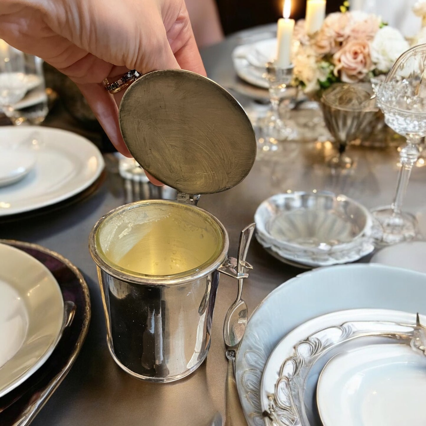 Antico moutardier porta salse anni ‘30, argentato con cucchiaino coordinato