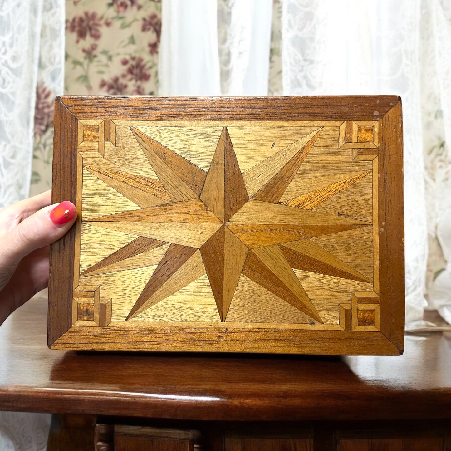 Scatola da corrispondenza maqueterie, fine ‘800 primo ‘900, con inciso “Paulina”