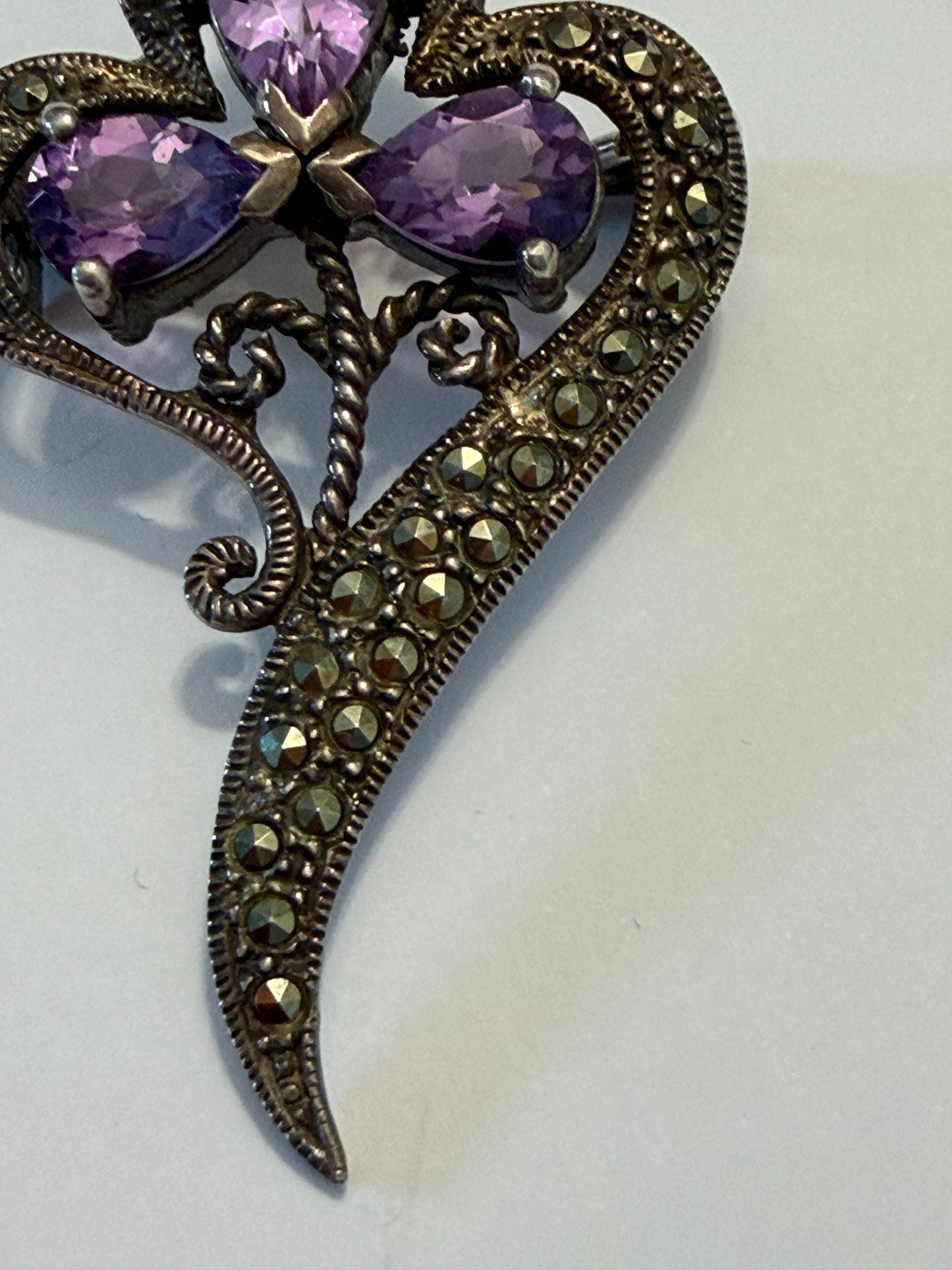 Spilla gioiello liberty argento massiccio con marcasiti, a guisa di viola del pensiero