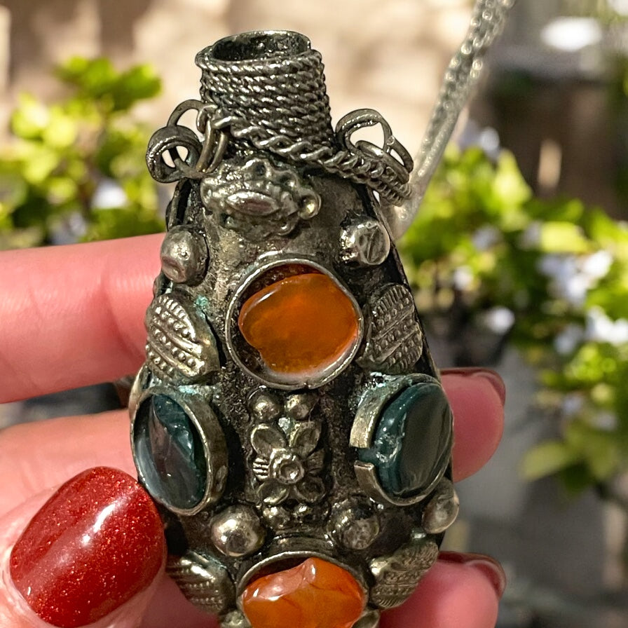 Pendente e collana porta profumo tibetano vintage