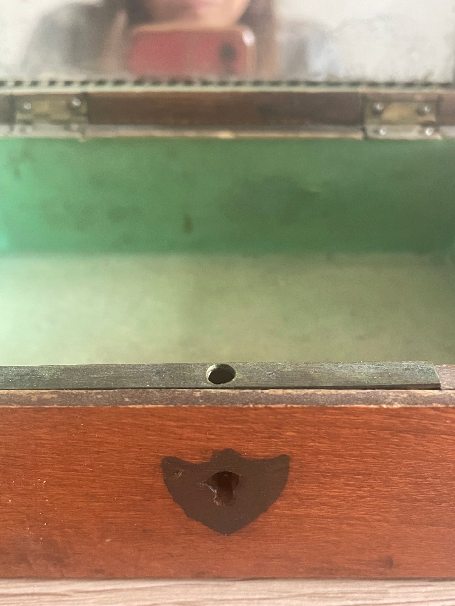 Cofanetto scatola porta gioie fine ‘800 con specchio e rivestimento in verde arsenicale