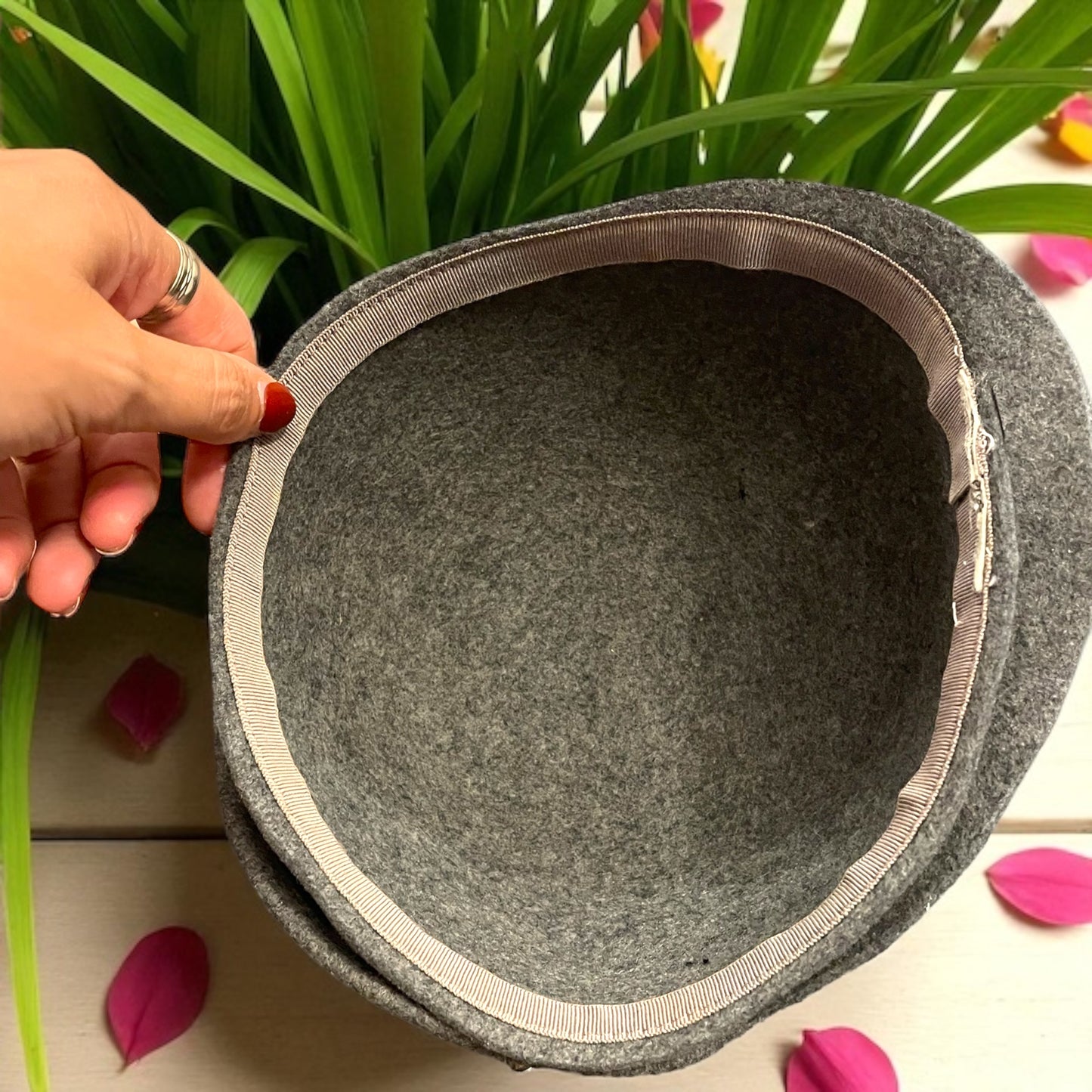 Delizioso cappello cloche anni ‘20 rivisitato da stilista