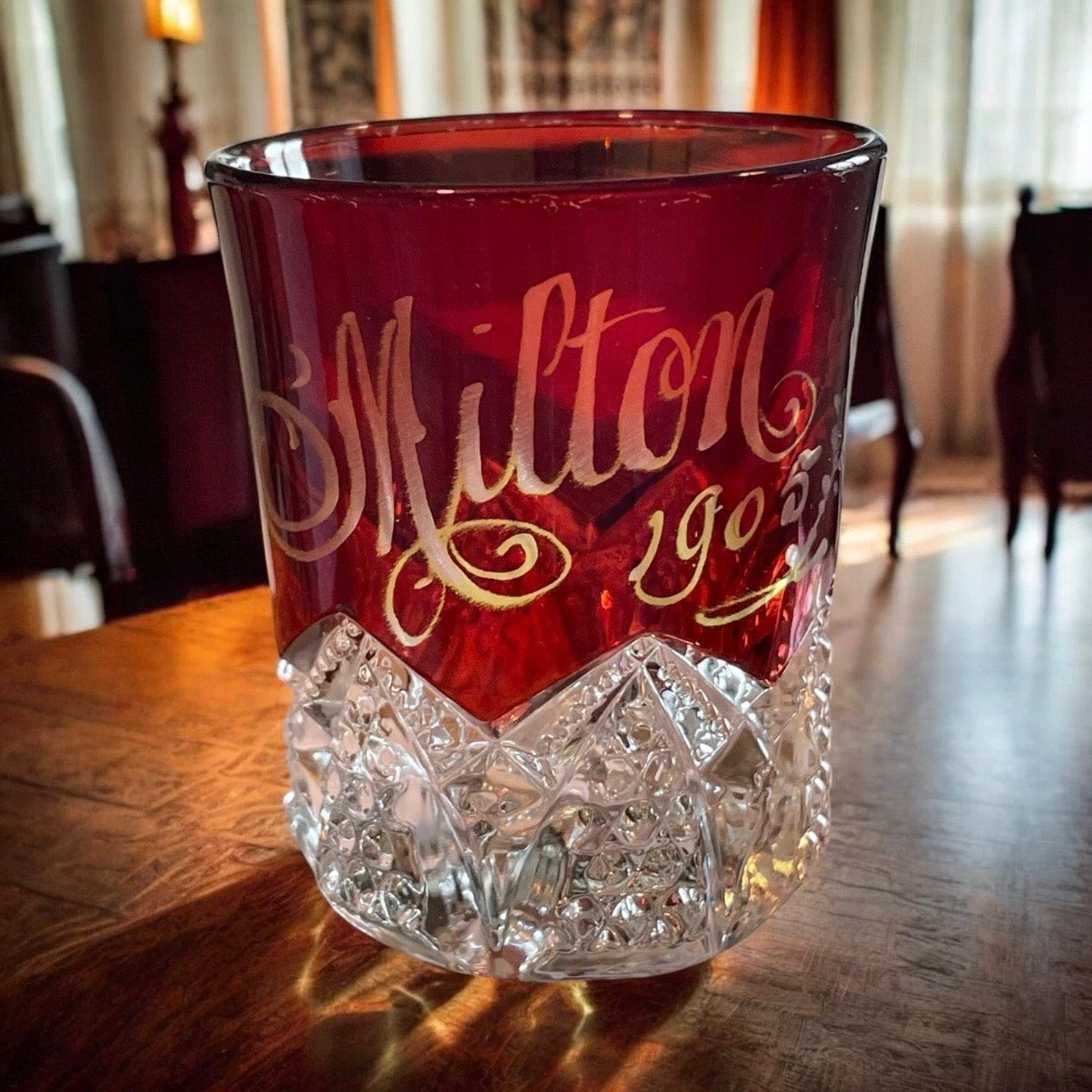 Antico bicchiere da nascita americano in ruby flash, 1905