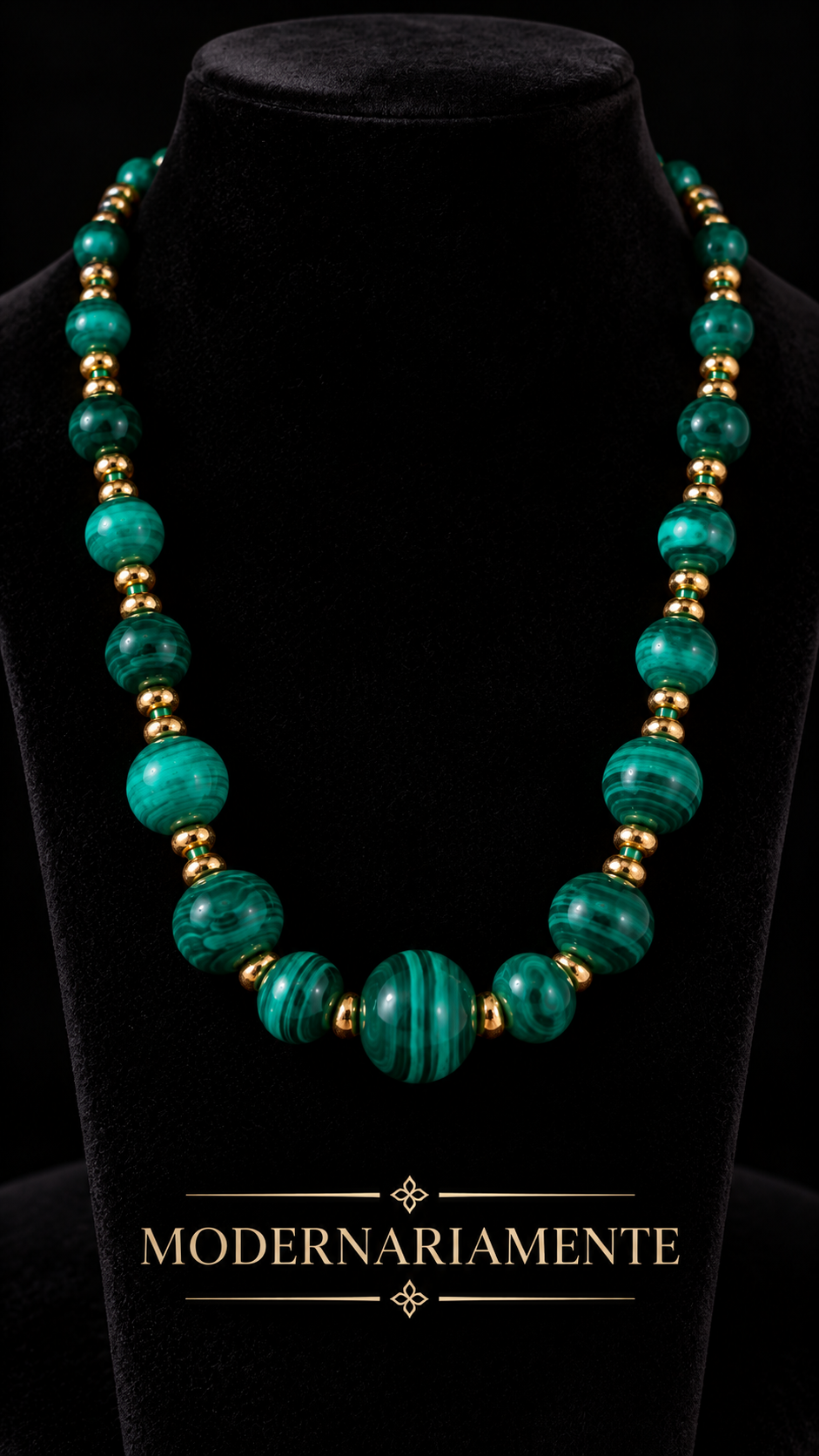Splendida collana girocollo in perle di malachite degradé