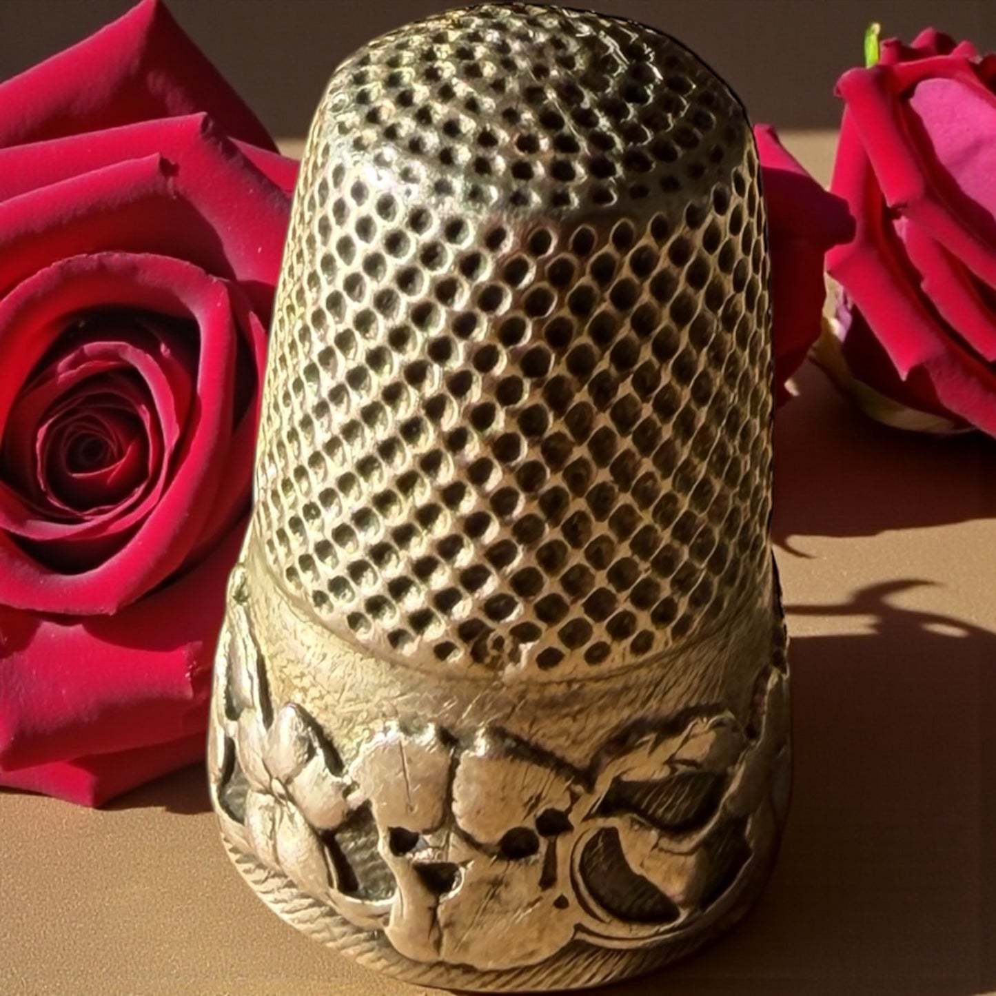 Antico ditale d’argento Liberty con ghirlanda botanica, fine ‘800 - primo ‘900