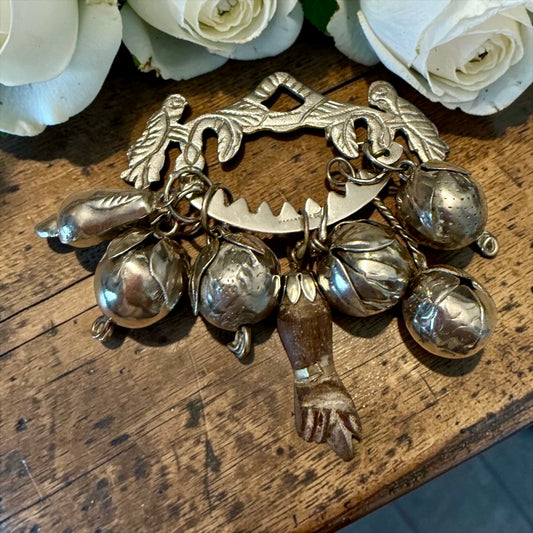 Pencha de Balangadan placcata argento con Mano Figa