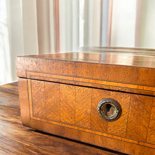 Scatola antica fine ‘800 con antiche fotografie