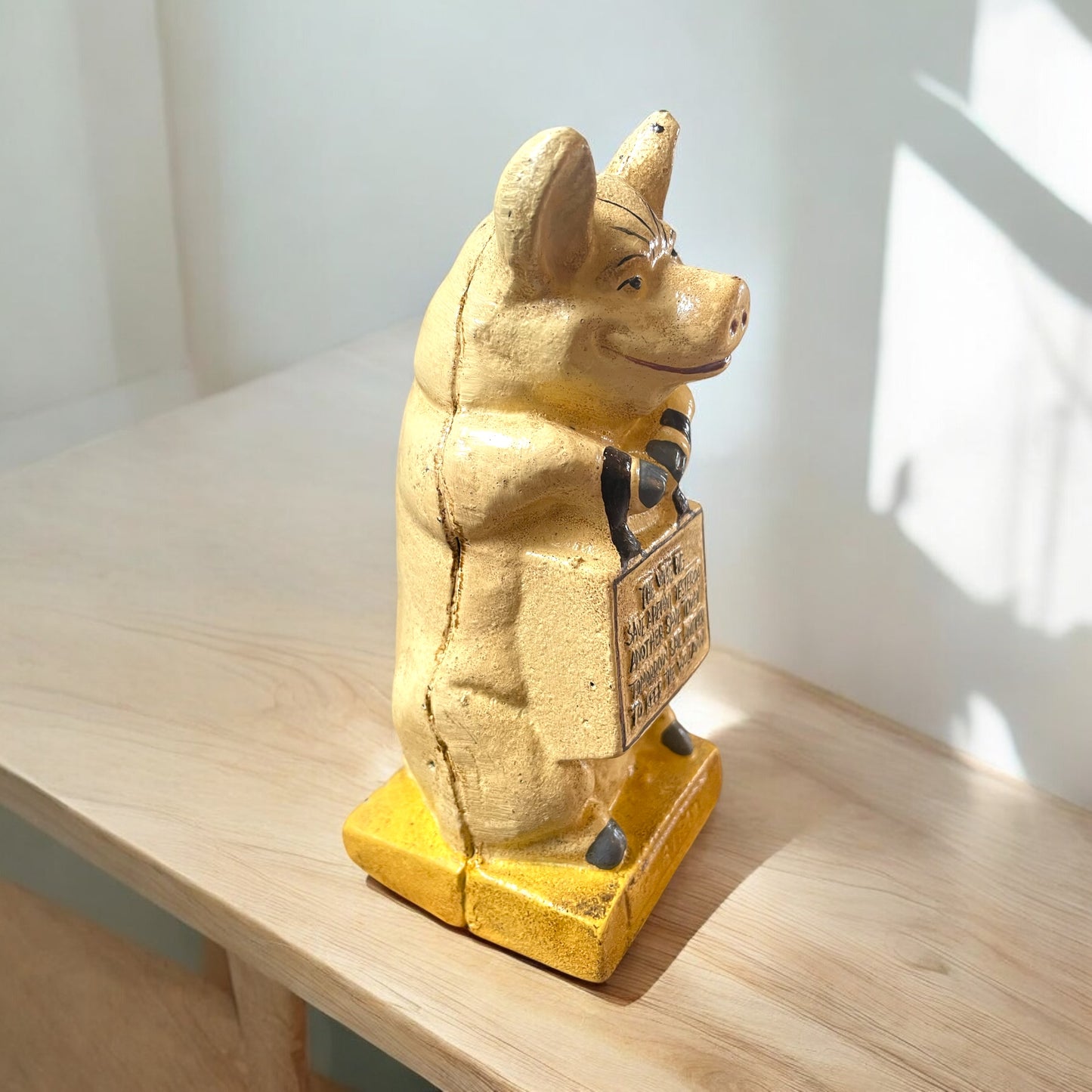 Salvadanaio in ghisa, seconda metà ‘900, “The wise Pig”.