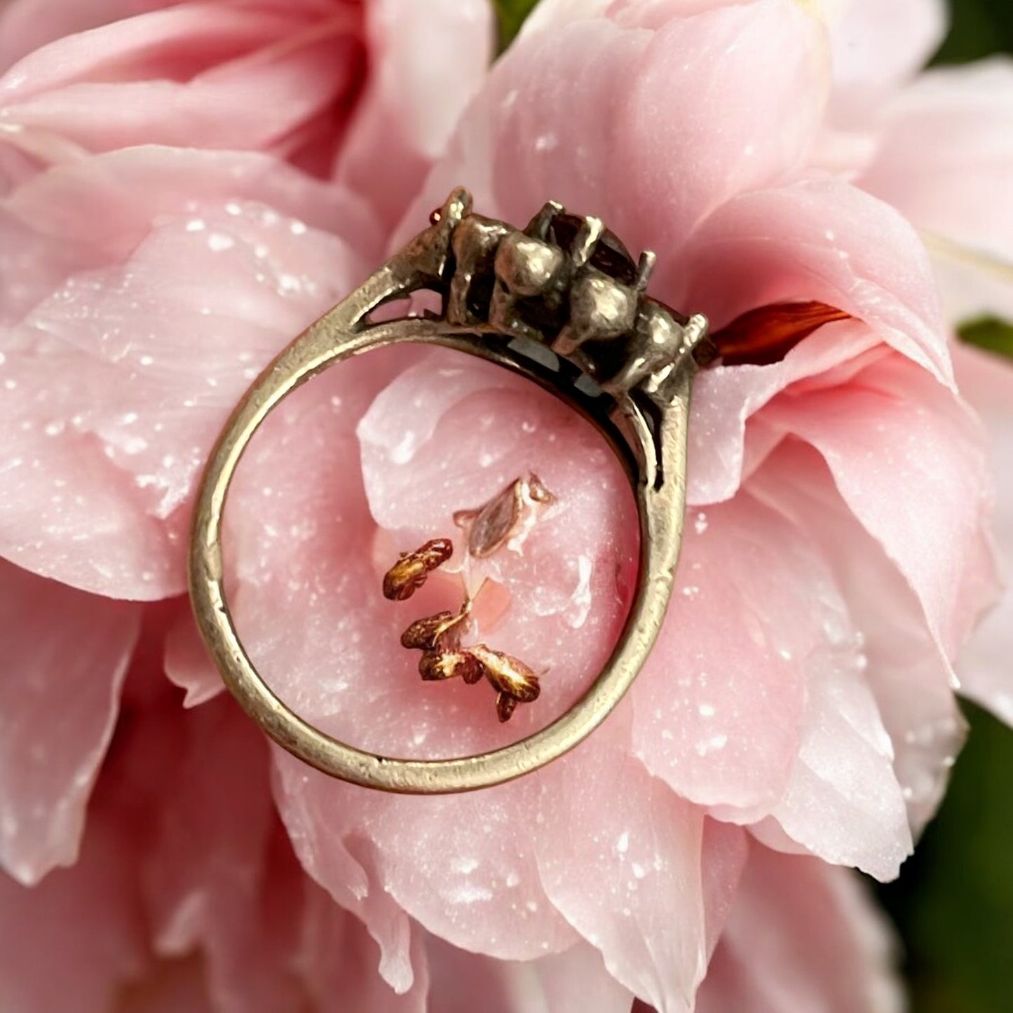 Anello in argento 925 con granati marcasiti
