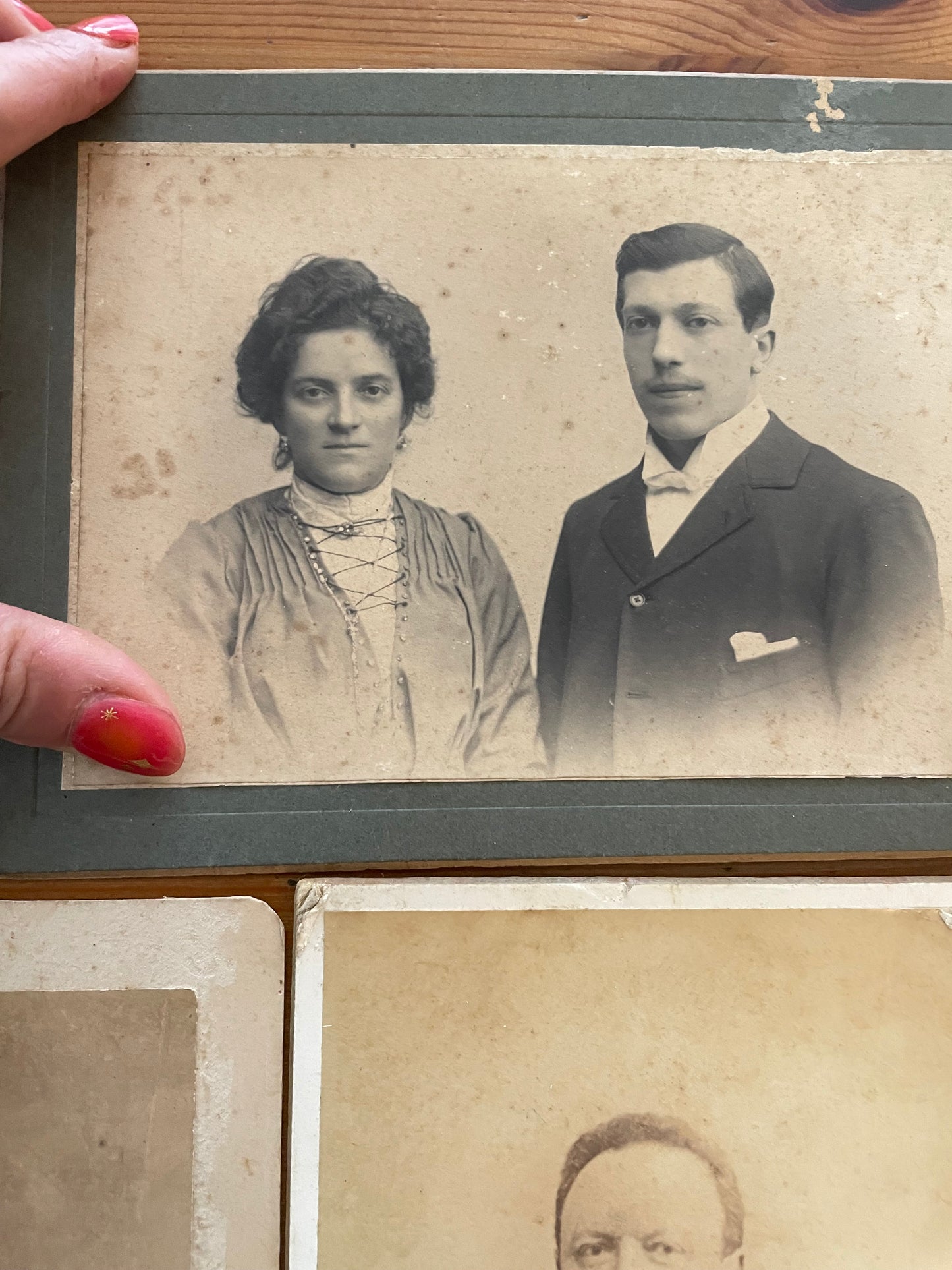 Lotto 9 fotografie ritratti formato Cabinet, 1890 circa, studi italiani