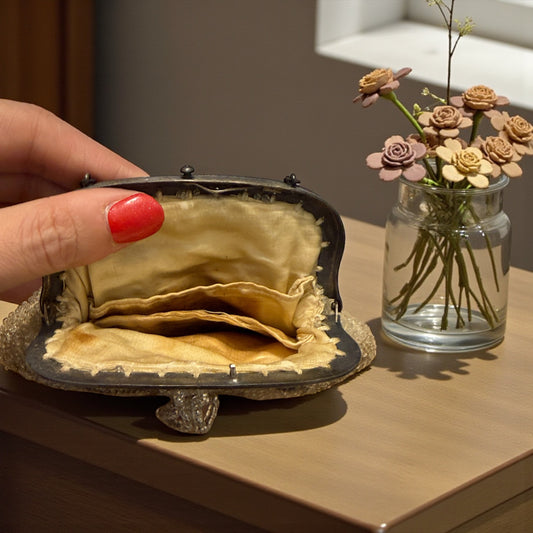 Borsetta da sera da polso in perline di vetro e seta, anni ‘20