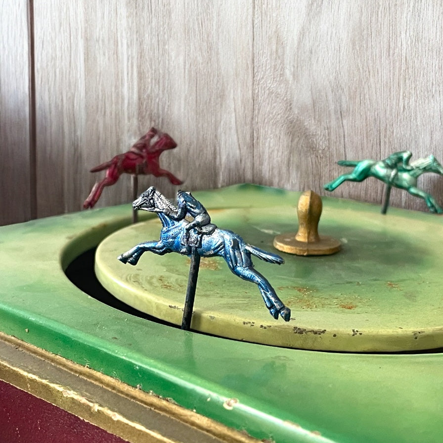 Gioco meccanico della corsa dei cavalli (Horse Racing) primo ‘900, raro, funzionante