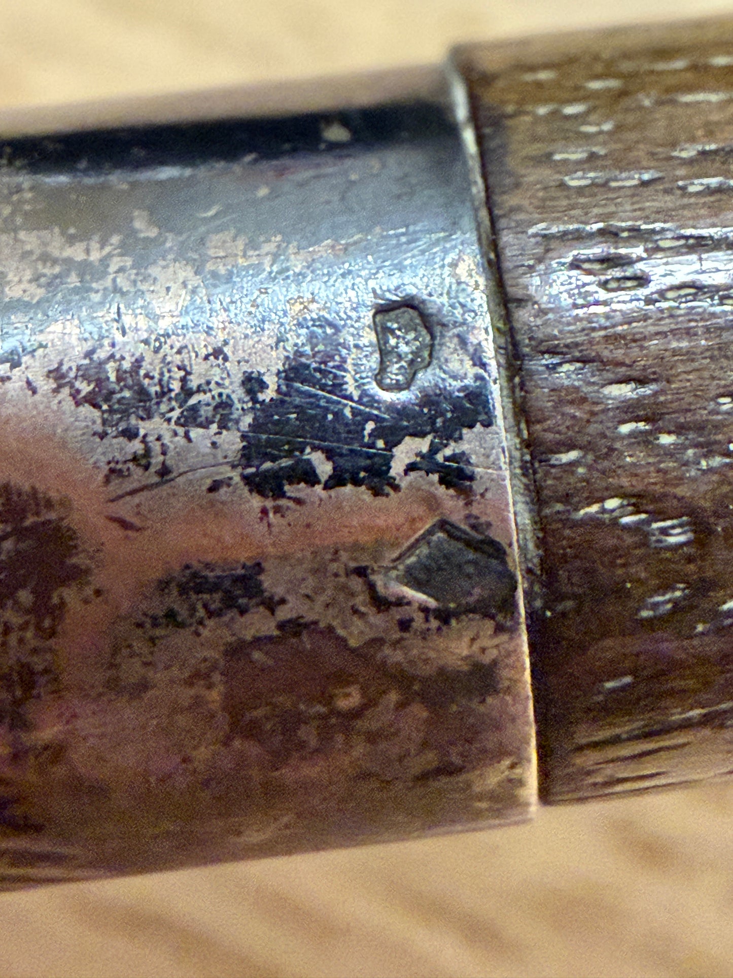 Antica impugnatura in argento per ombrello, fine ‘800 riccamente cesellata con monogramma