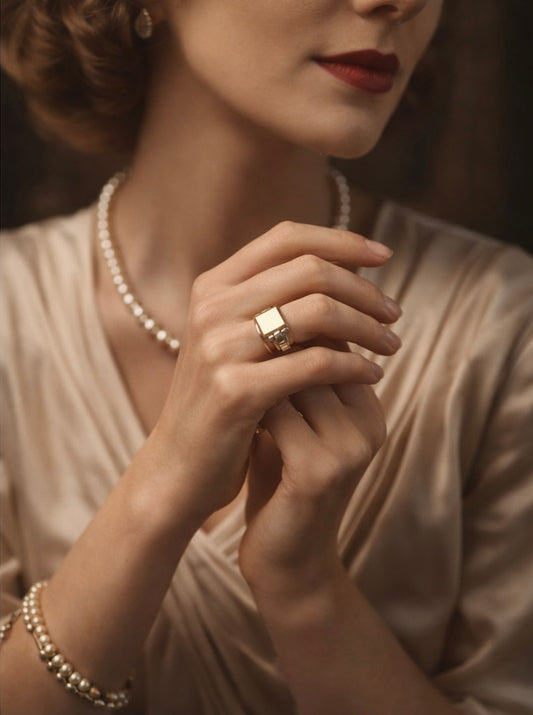 Anello Chevalier oro 14 k e placca per iniziali