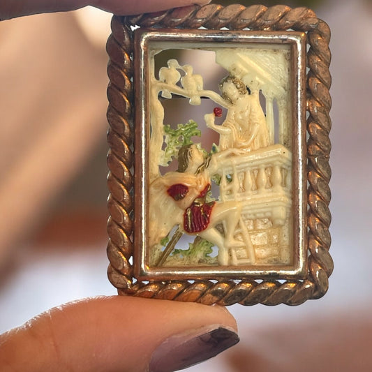 Spilla gioiello Romeo e Giulietta al balcone, anni ‘40 - ‘50