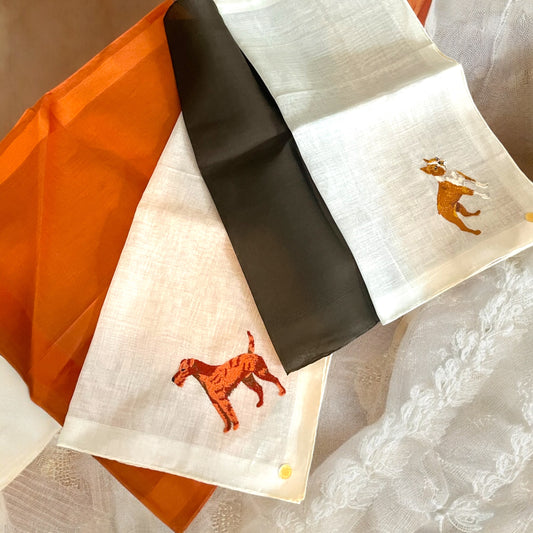 Pregiati fazzoletti da taschino con cani ricamati, manifattura Svizzera anni ‘50