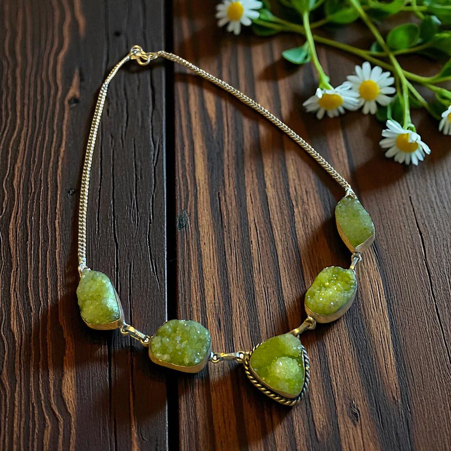 Collana vintage placcata argento con drusa verde