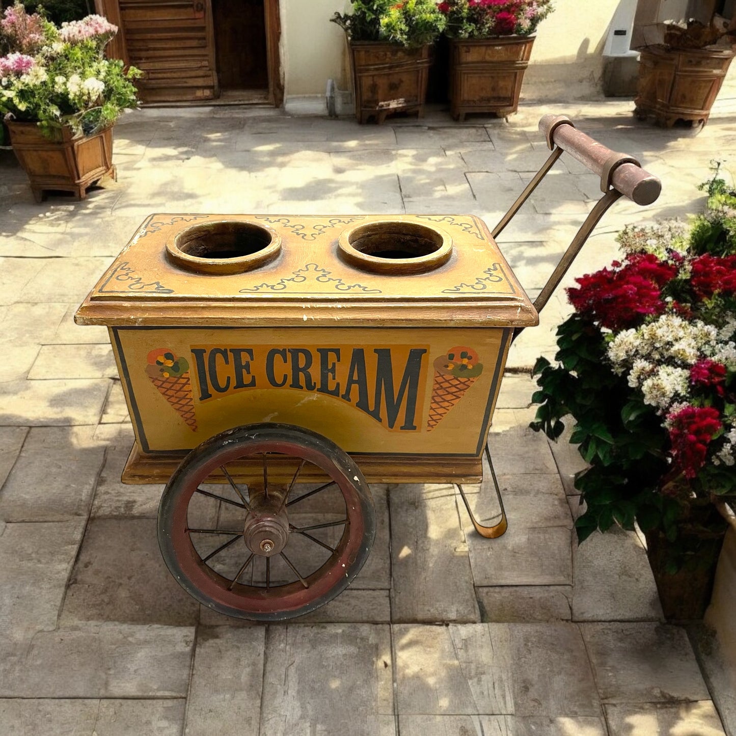 Giochi d’epoca, anni ‘40-‘50, carretto gelati e bicicletta tandem