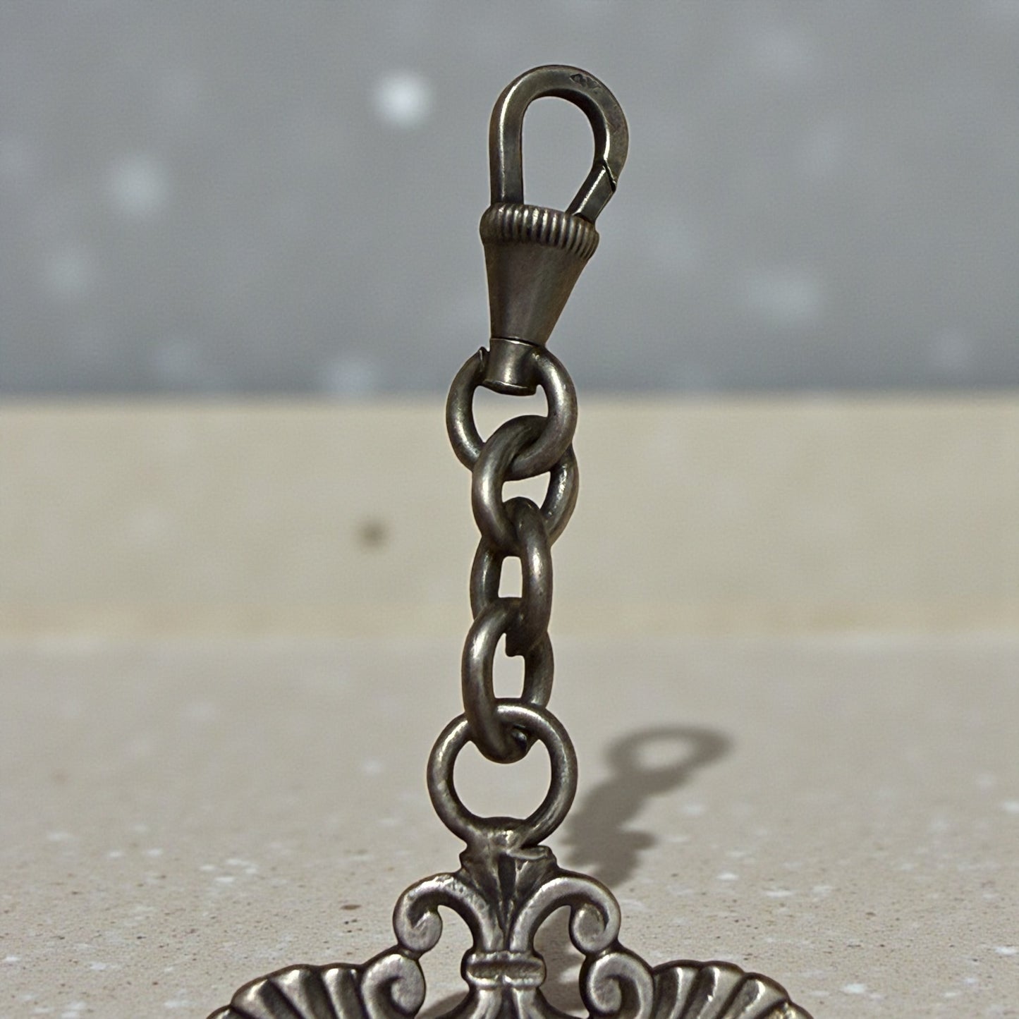 Gioiello catena da panciotto in argento massiccio con medaglia bifacciale Liberty - fine ‘800 primo ‘900