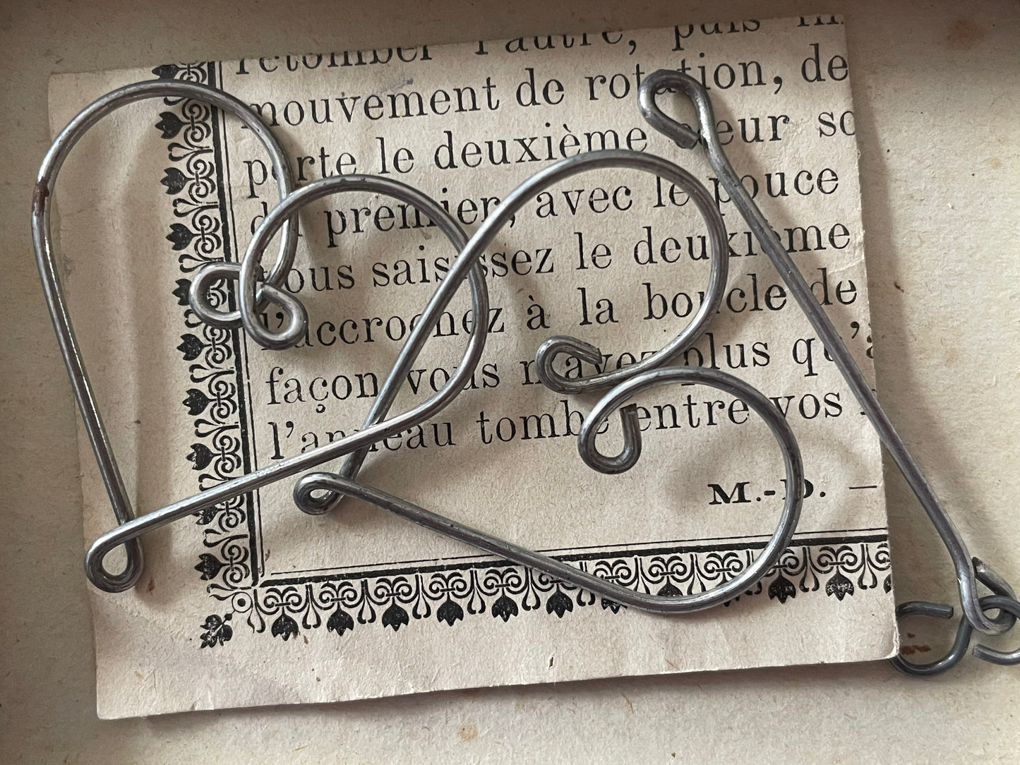 Rompicapo francese anni ‘20 con conf. Originale e istruzioni, “I cuori inseparabili”