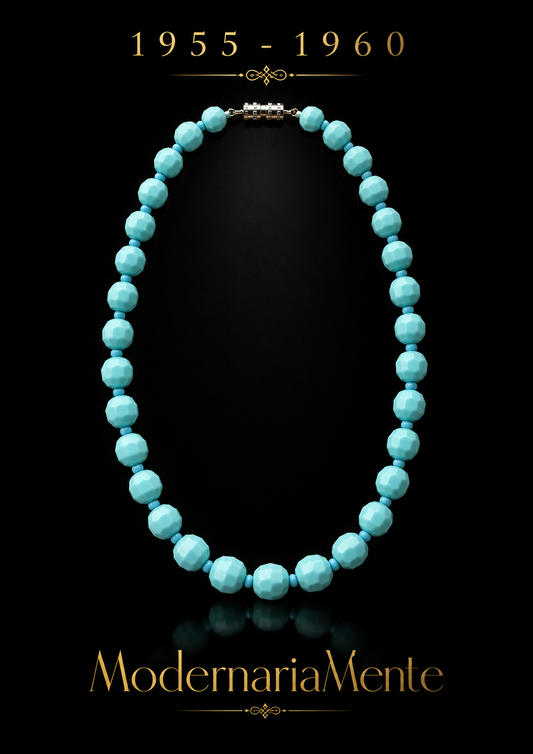 Splendida collana in paste vitree sfaccettate anni ‘50 azzurro cielo con chiusura a barilotto