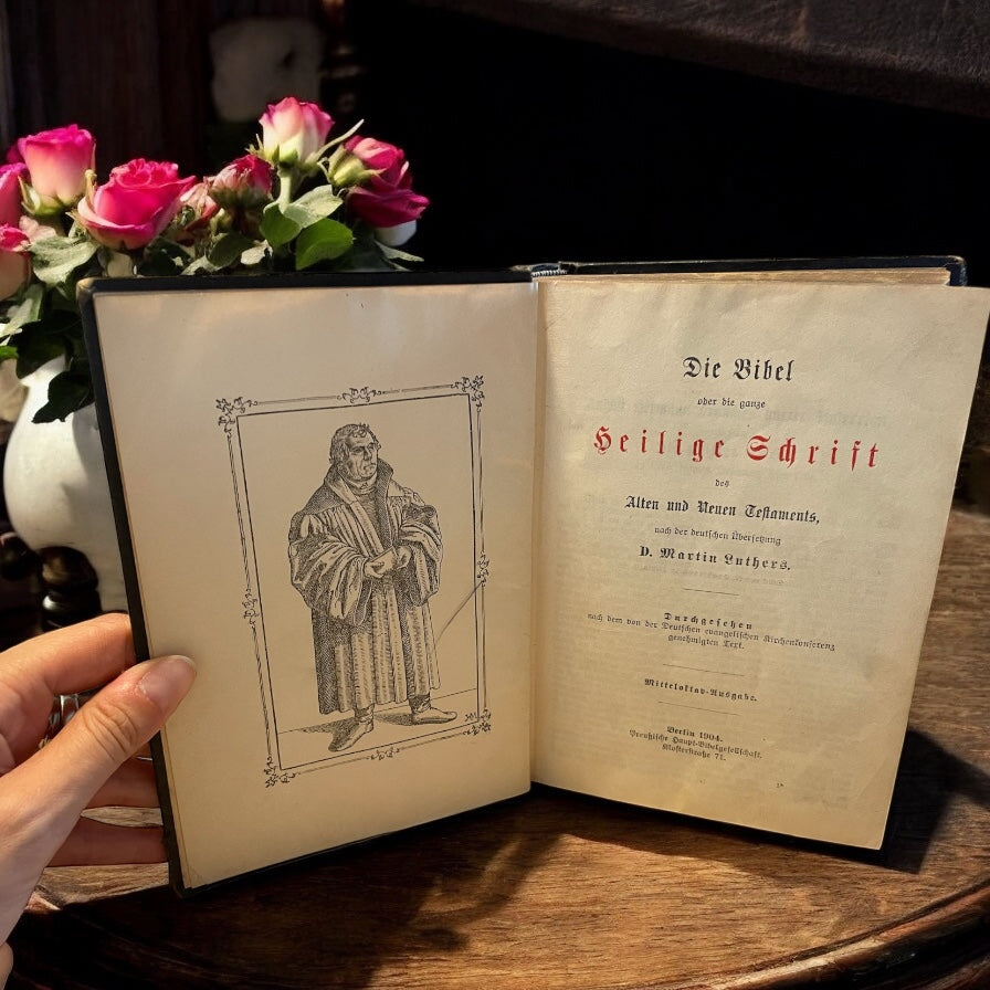 Antica Bibbia luterana del 1904 in caratteri gotici
