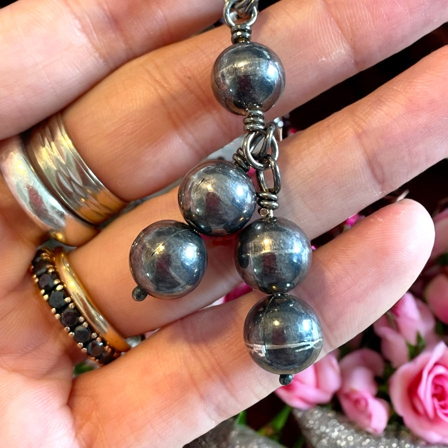 Collana lunga in argento 800 con sfere, argentiere italiano Treviso, ca anni 50 - 70