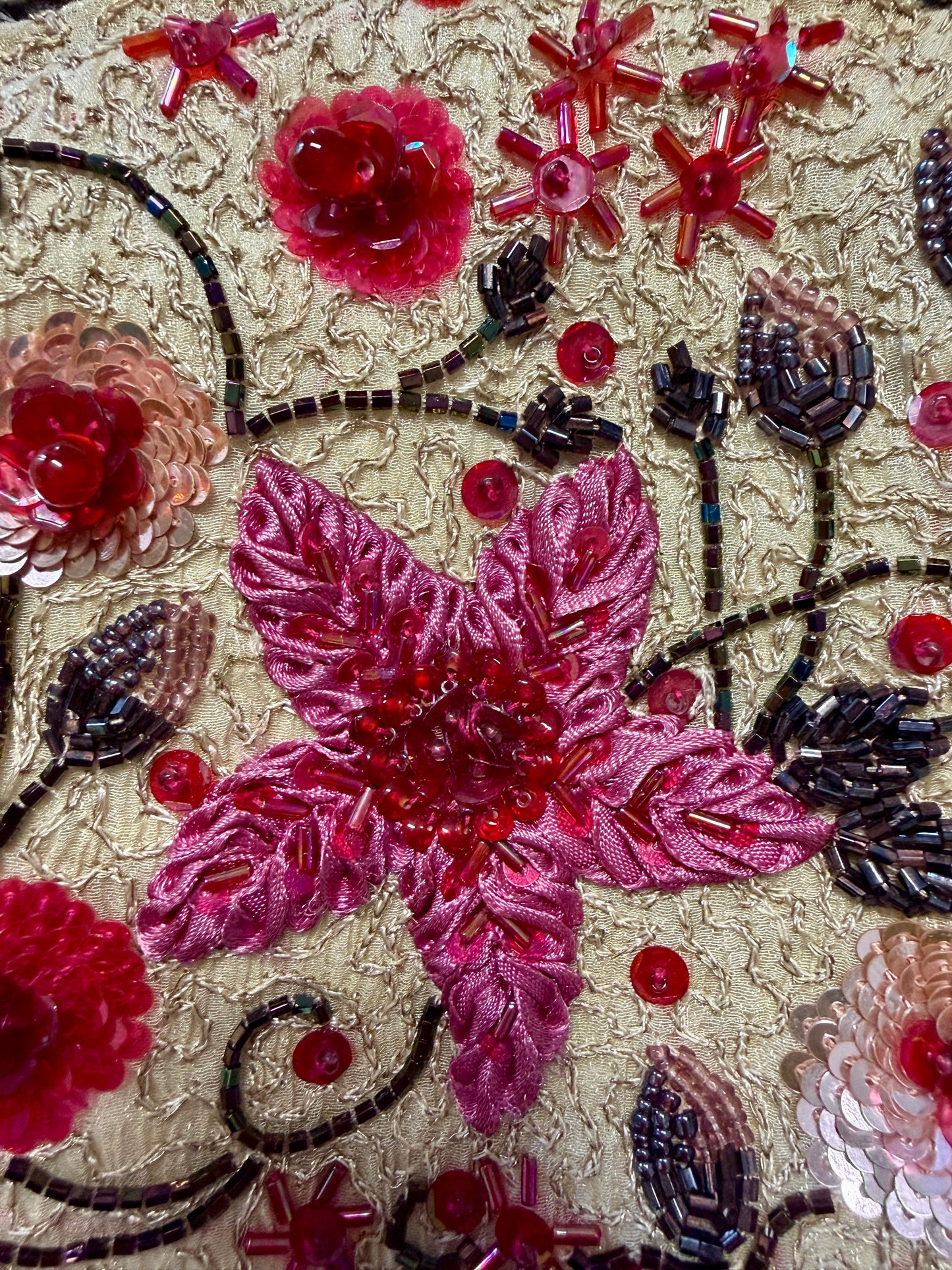 Borsetta anni ‘50 giardino fiorito con ricamo in paillettes e perline