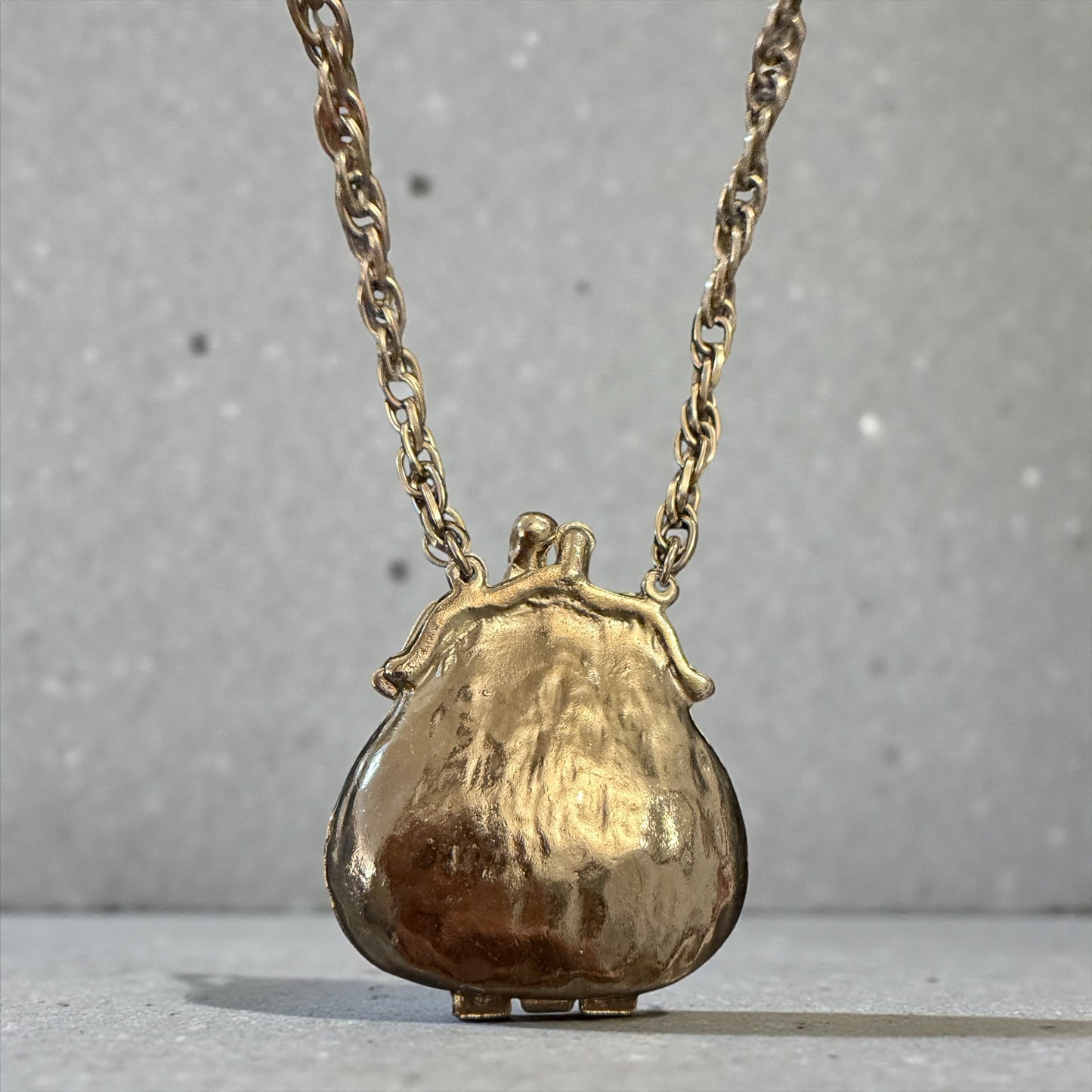 Collana 70s con borsellino apribile ispirata a aumoniêre vittoriana