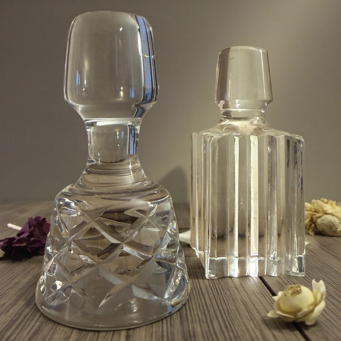 Coppia di fermacarte in cristallo molato mid century