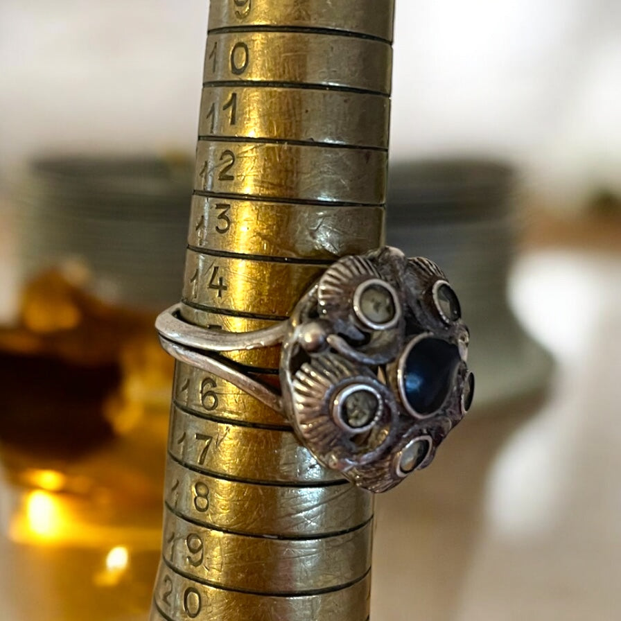 Anello in argento con onice e marcassiti, ca metà ‘900