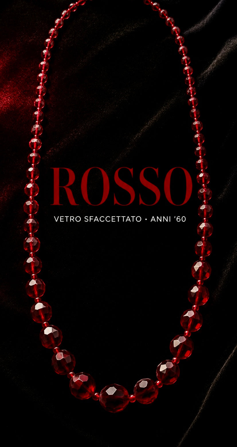 Collana in perle di vetro sfaccettato degradé rosso anni ‘60 con chiusura a barilotto argentata