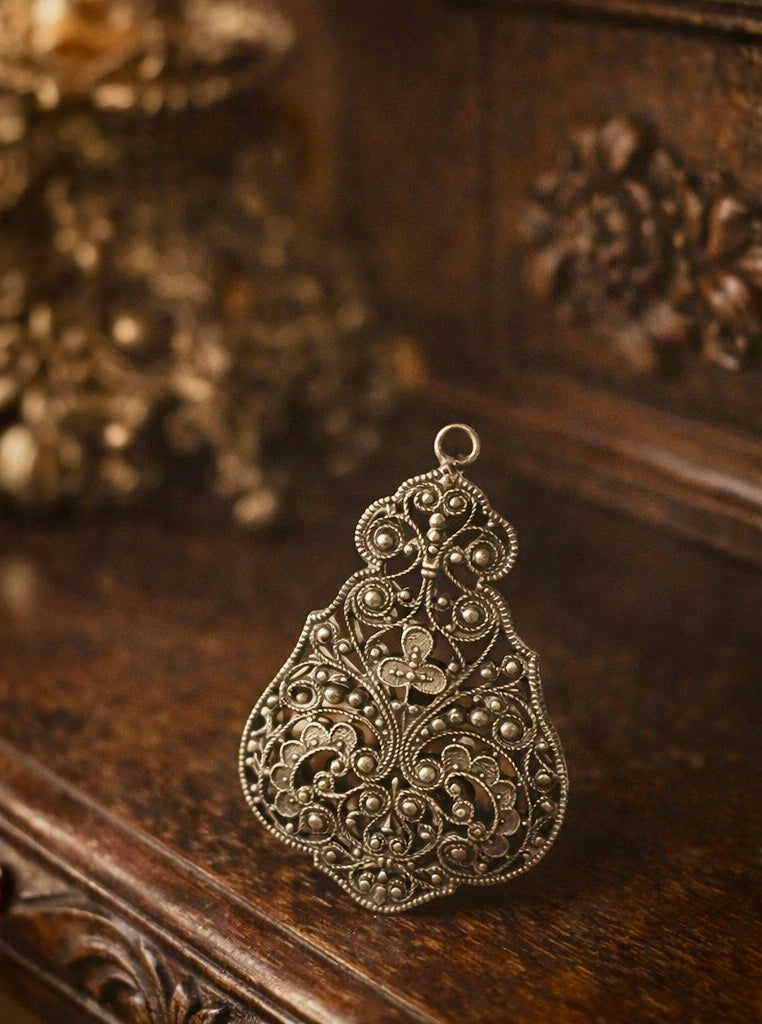 Antico pendente, gioiello, ciondolo placcato argento bifacciale con trifoglio fine ‘800 - primi ‘900