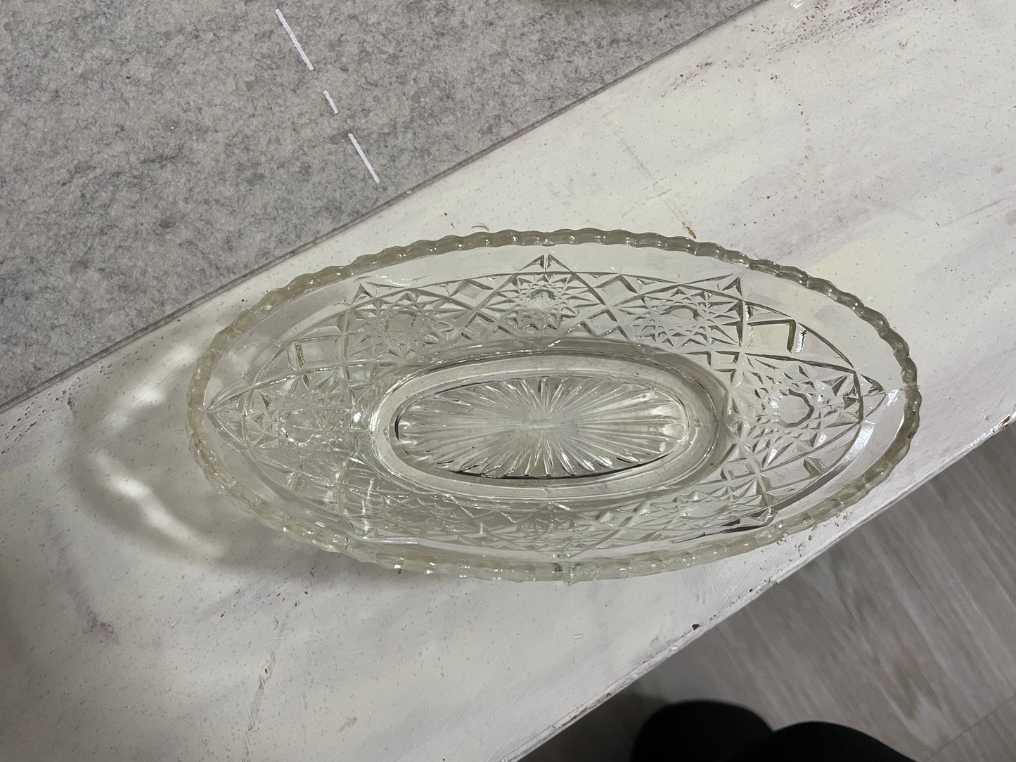 Ciotola porta burro lavorata, vetro al manganese, primo ‘900