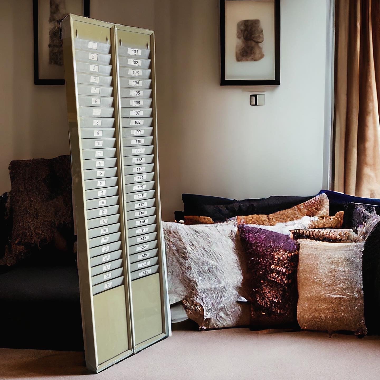 Coppia schedari porta cartellini, anni ‘60-‘70, arredo industrial design.