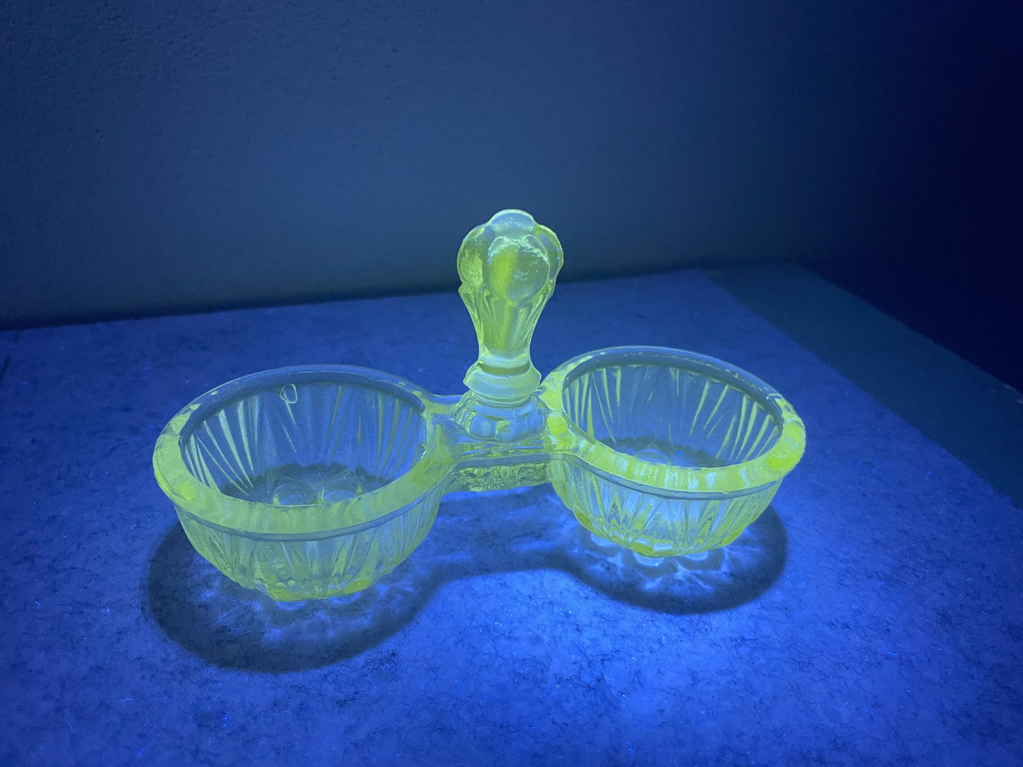 Porta sale pepe vetro fluorescente al manganese, primissimo ‘900