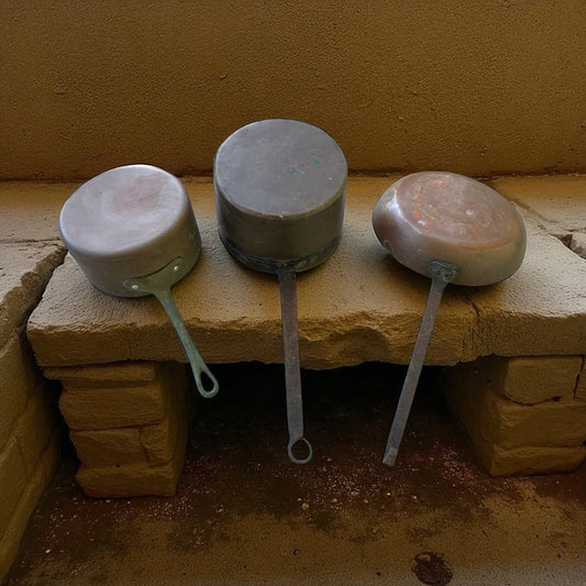 Tris pentole in rame, due fine ‘800 una metà ‘900