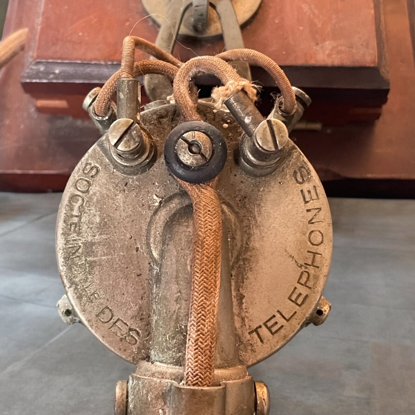 Antico telefono da centralino d’hotel, pulsantiera e ricevitore anni ‘20