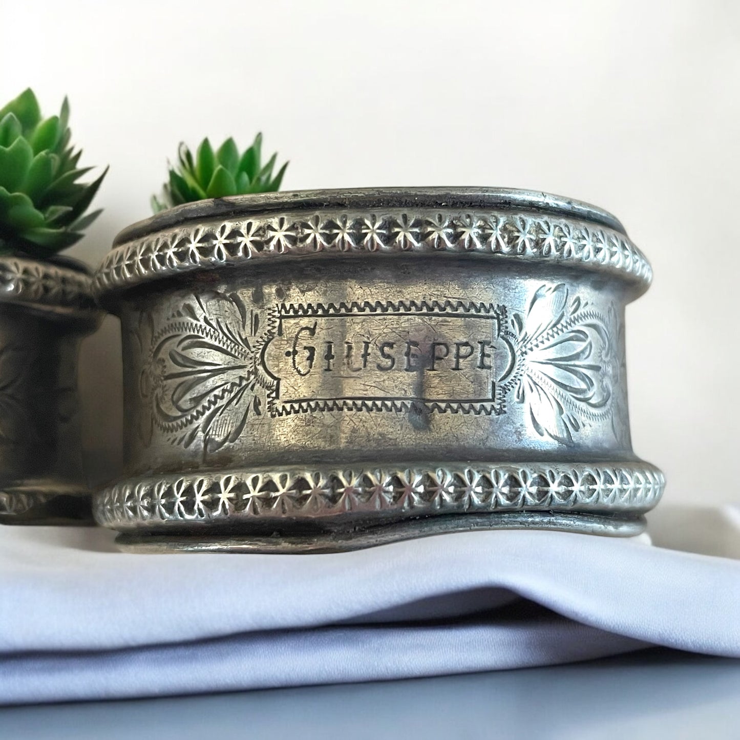 Coppia portatovaglioli, argento, titolo ottocento; fine 1800 inizio 1900