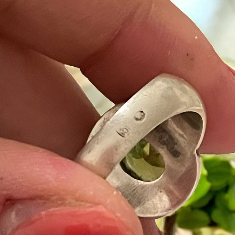 Anello anni ‘60 - ‘70 con peridoto 1.4k