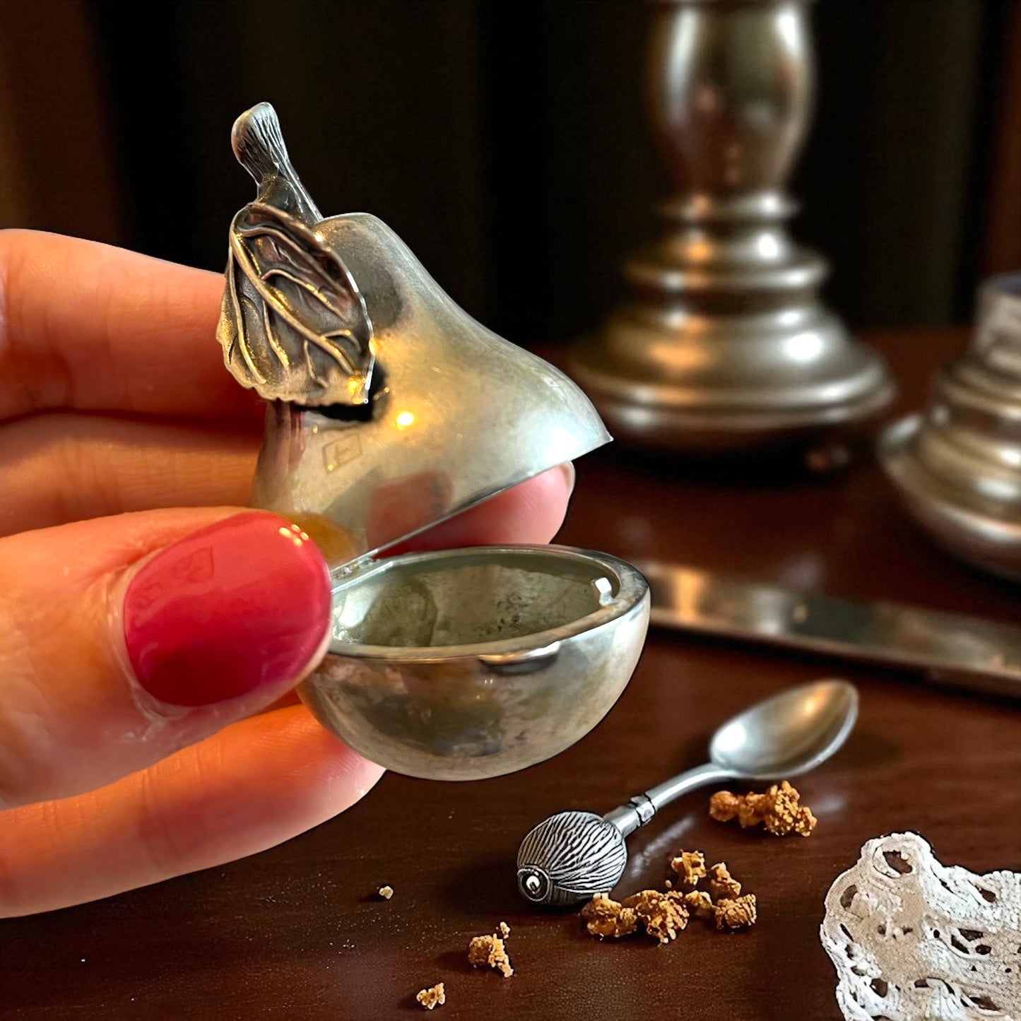 Snuff box in argento ca anni ‘30 fitomorfa a guisa di pera