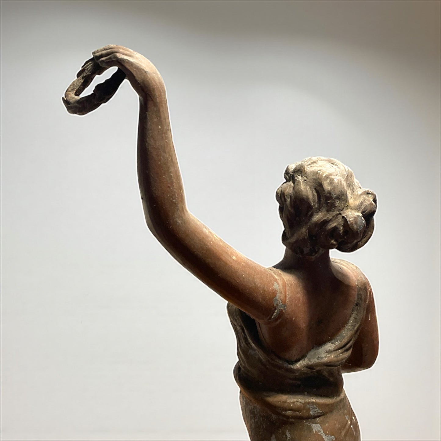 Statua femminile liberty allegorica in lega (prob. spelter) 47 cm.