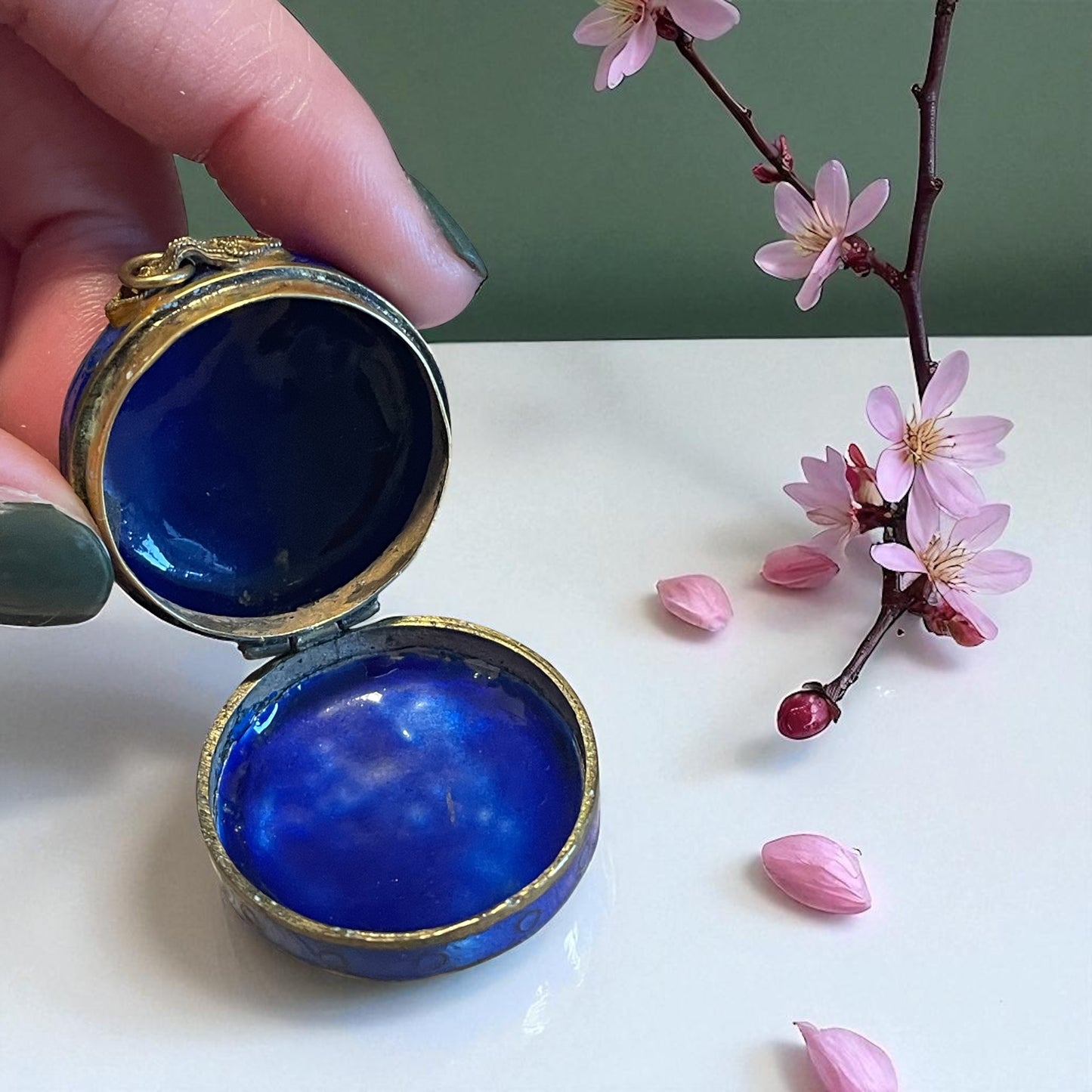 Porta pillole o essenze profumate in smalto cloisonné, primo ‘900 Cina