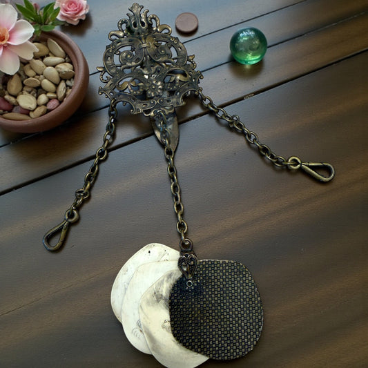 Chatelaine anni ‘20 ca con 3 catene, alla centrale fissato un carnet de bal