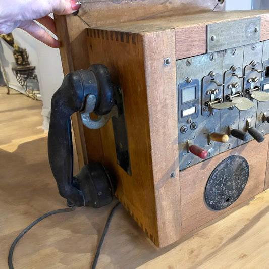Antico telefono da centralino anni 20 completo di pulsantiere e ricevitore