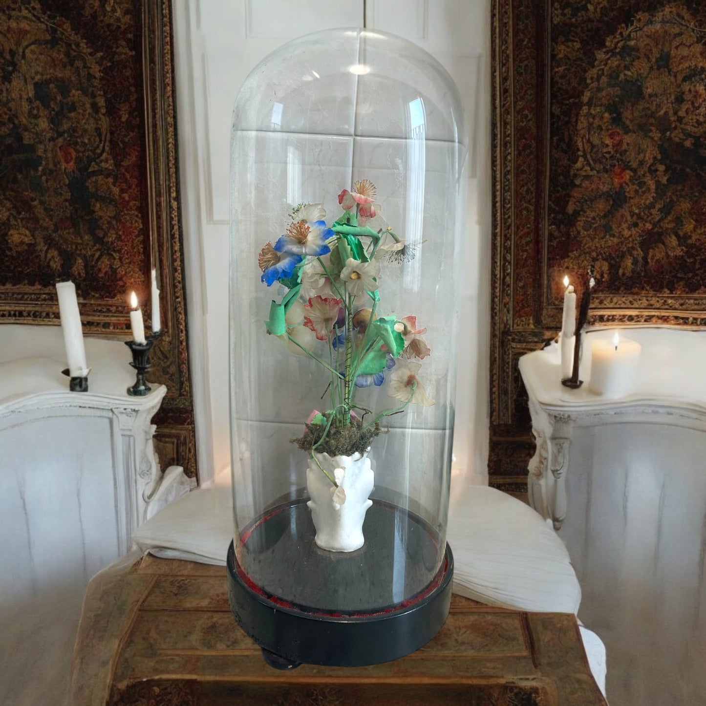 Antica campana in vetro ad memoriam con decorazioni