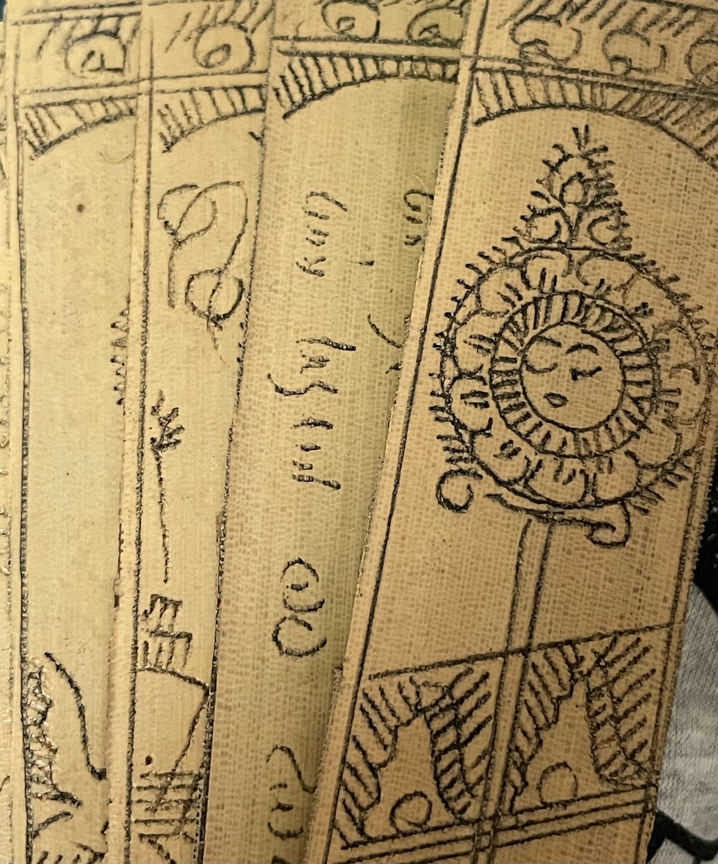 Manoscritto a ventaglio su lamelle di bambù, preghiere buddismo Theravada